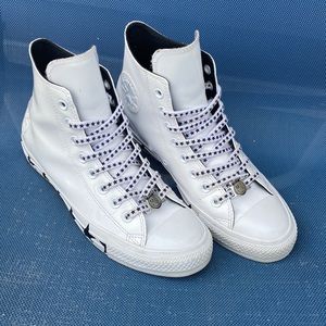 Miley Cyrus X Converse 9.5 white Like new!!!